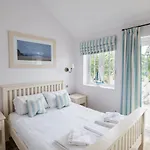 The Bay Village By Away 4*