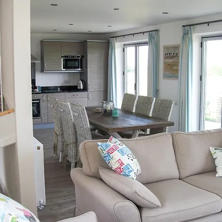 The Bay Village By Away 4*