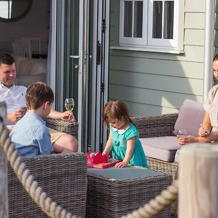 The Bay Village By Away 4*