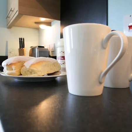 منتجع The Bay Village 4*