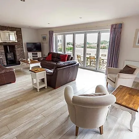 The Bay Village By Away 4* Filey