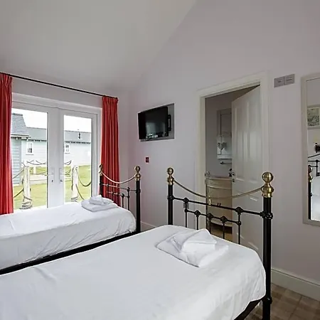 The Bay Village By Away 4* Filey