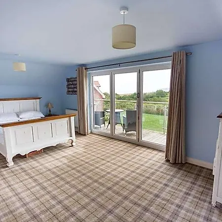 The Bay Village By Away 4* Filey