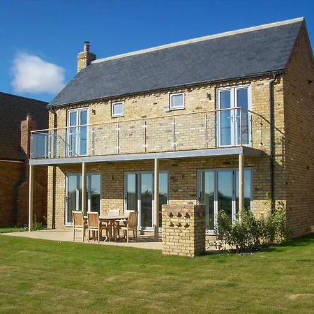 The Bay Village By Away 4*