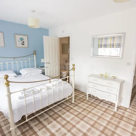 منتجع The Bay Village