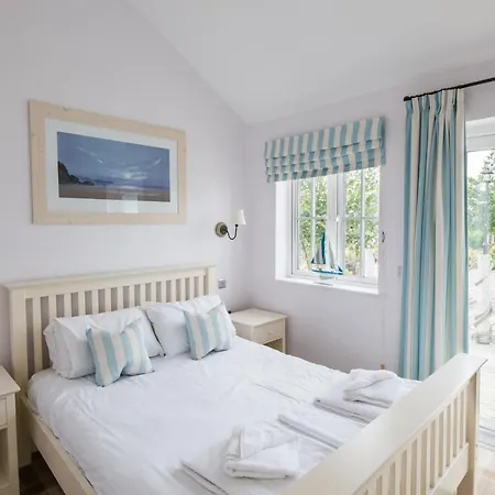 The Bay Village By Away 4*