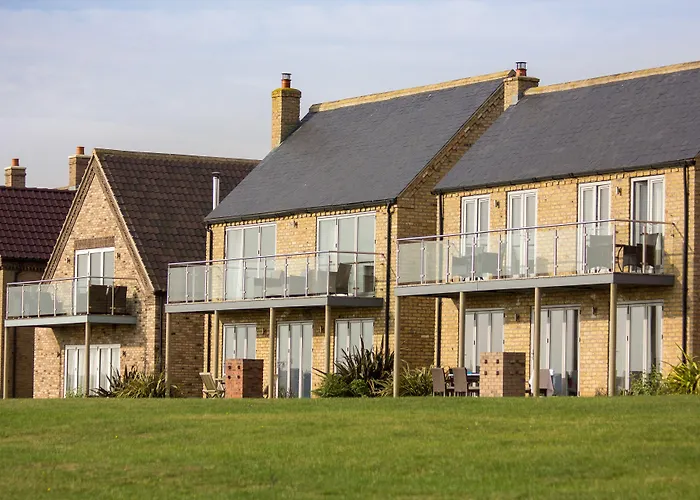 The Bay Village By Away 4* 法利