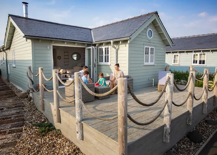 The Bay Village By Away 4* 法利