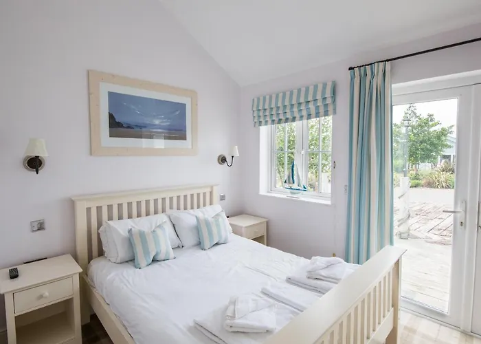 The Bay Village By Away 4*